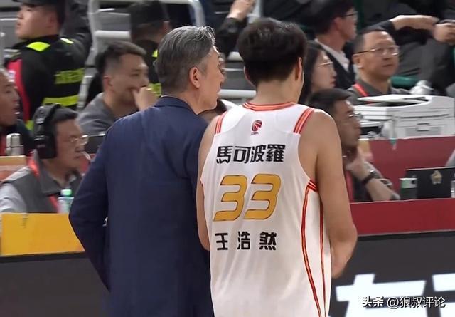 深圳主帅:12连胜处理不好会变成包袱 目前最大问题是重新组合阵容